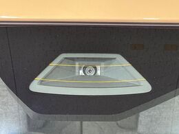 【スズキ　セーフティサポート】走行中に前方の車両等を認識し、衝突しそうな時は警報とブレーキで衝突回避と被害軽減をアシスト。より安全にドライブをお楽しみいただけます。