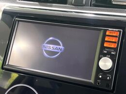【純正ナビ】人気の純正ナビを装備。オーディオ機能も充実しており、Bluetooth接続すればお持ちのスマホやMP3プレイヤーの音楽を再生可能！毎日の運転がさらに楽しくなります！！