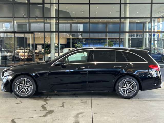 納車前整備はメーカー規定に基づき併設工場で入念に行います。メルセデス・ベンツ指定のツールと技術を用い、メーカーの研修を受けたメカニックがお客様のお車を整備いたします。神奈川運輸支局指定整備工場です。