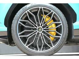 Rims Galanthus 23 shiny black diamond finished/Yellow calipers
