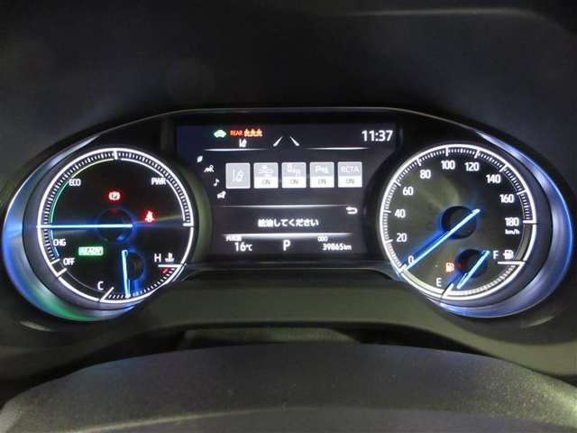 スッキリとした見やすいデザインのメーターです、運転に必要な情報を集約して表示します。