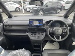 【インパネ全体】全方位で視界が広く、高い目線で運転もしやすいです！