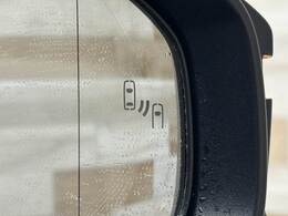 【ブラインドスポットモニター（BSM）】車線変更時に車両後方から来る車両を検知し安全をサポートする装置です。