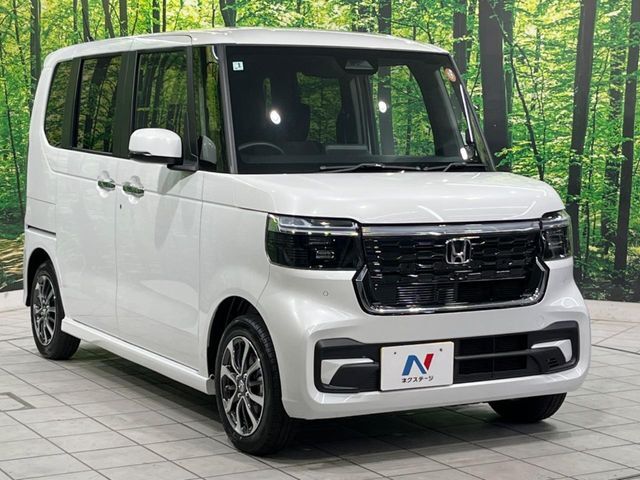 大好評のボディコーティング「弾スプラッシュコート」もご納車までに施工可能。通常のガラスコートと異なる、耐久年数6年の無機質ガラスコーティングが、ボディをキレイな状態に保ってくれます。