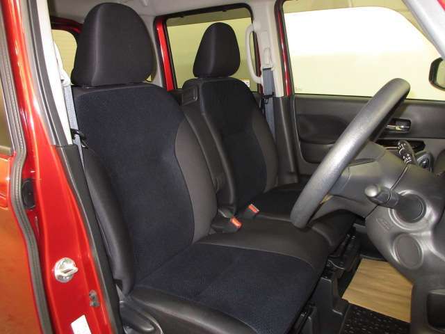 ドライバー目線で、使いやすく安全操作性と良好な視界を実現した運転席です。