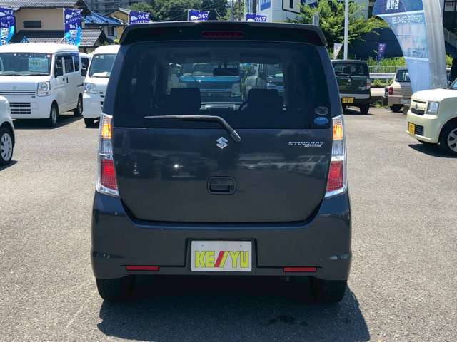 当社の展示車は全車両に”社団法人自動車公正取引協議会”の車両状態説明書を掲示しております。修復歴の有無は勿論、ドア等の外板の交換歴の有無までも表示☆口頭説明では無く書面にてお渡ししております♪