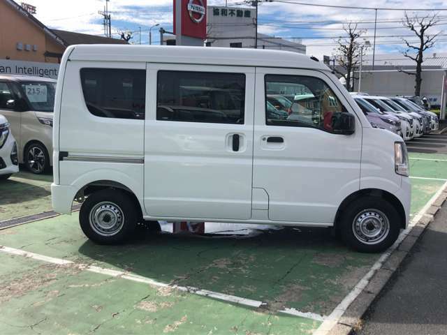 お車でお越しの際は、【東名・厚木IC】【圏央道・厚木南IC】より、R129を平塚方向へまっすぐ3～4km(約10分程)です。