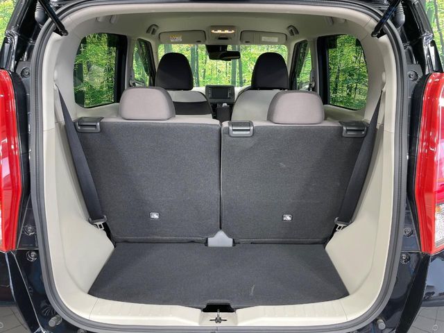 普段のお買い物や通勤、送迎等に十分な荷室スペースを確保しております。セカンドシートを倒すと、大きな荷物の積載も可能です♪