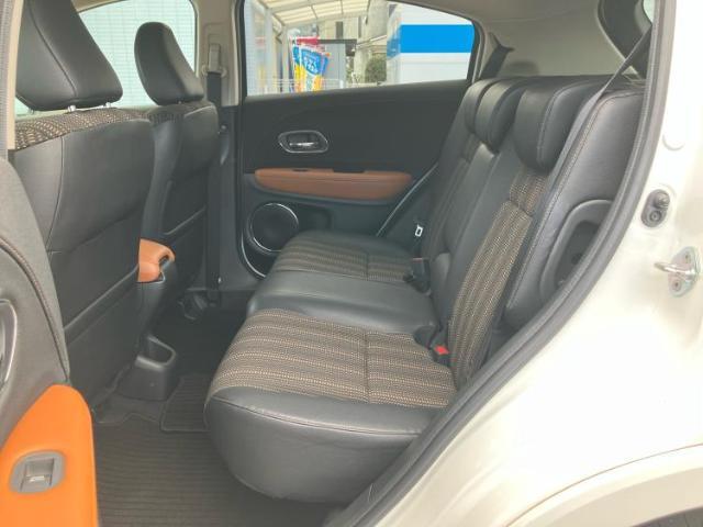 WECARSでは各商談席に大型モニターをご用意しております！見やすい大画面でゆったりと全国の在庫をご覧いただけます！是非ご来店お待ちしております！