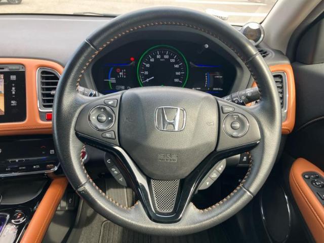 WECARSの展示場では実際に見て、触ってお車をお選びいただけます！知識の豊富な営業スタッフが様々なカーライフをご提案いたします！