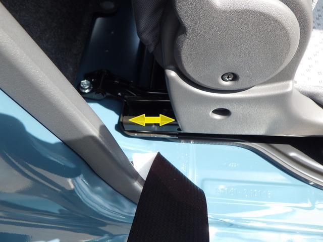 運転席はスライドが可能です。140mm移動します。