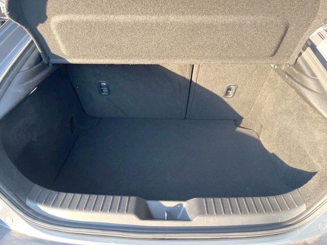普段のお買い物や通勤、送迎等に十分な荷室スペースを確保しております。