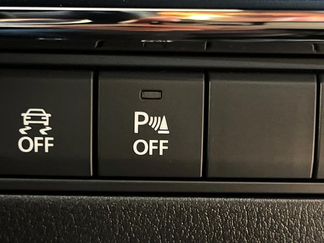 【クリアランスソナー】バンパーに付いたセンサーが障害物を検知！一定の距離に近づくとアラートで教えてくれます♪狭い駐車スペースや車庫入れ時も安心ですね☆