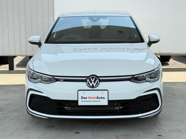 フォルクスワーゲン半田では、ご納車前整備に加えエンジンオイルバッテリーワイパーエアコンフィルターの無償交換を行っております！ご安心してお乗りいただけるよう真心こめて整備いたします！