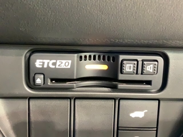いまや快適なカーライフに欠かせないETCが付いています。