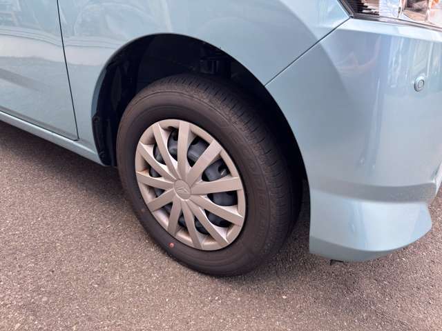 ☆お車についた傷やヘコミ、事故の修理もハヤシにお任せください。自社鈑金工場で修理ができますの安心です☆