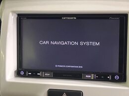 【ナビゲーション】目的地までしっかり案内してくれる使いやすいナビ。Bluetooth接続すればお持ちのスマホやMP3プレイヤーの音楽を再生可能！毎日の運転がさらに楽しくなります！！