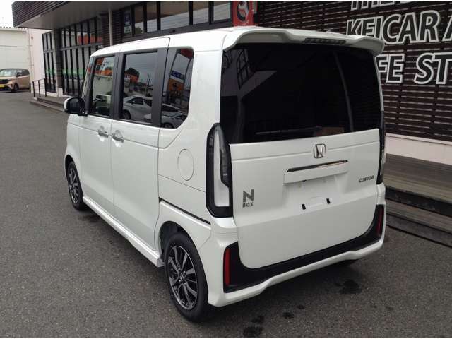 【届出済未使用車の得する価格】大量仕入れにより車両価格が割安な上重量税は払い込み済みで、登録月によっては取得税もかかりません。