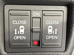 【両側パワースライドドア】スマートキーや運転席のスイッチで後席両側スライドドアの開閉が可能♪電動だから力を入れてドアを開ける必要が無く、小さなお子様でも簡単に開け閉めでき快適です♪