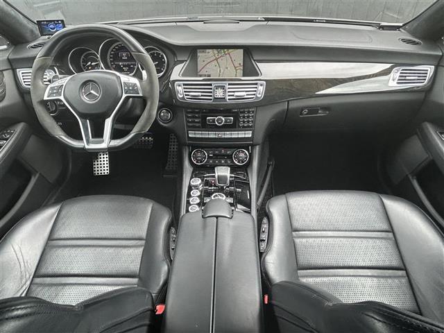 安心してカーライフを始めて頂く事が出来るよう、納車前に熟練メカニックが在籍する弊社指定工場もしくはディーラーにて法定点検を実施致します。