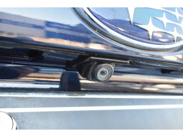 リヤカメラ付きなので、シフトレバーをリバースにすると連動してカメラ映像に切り替わります。