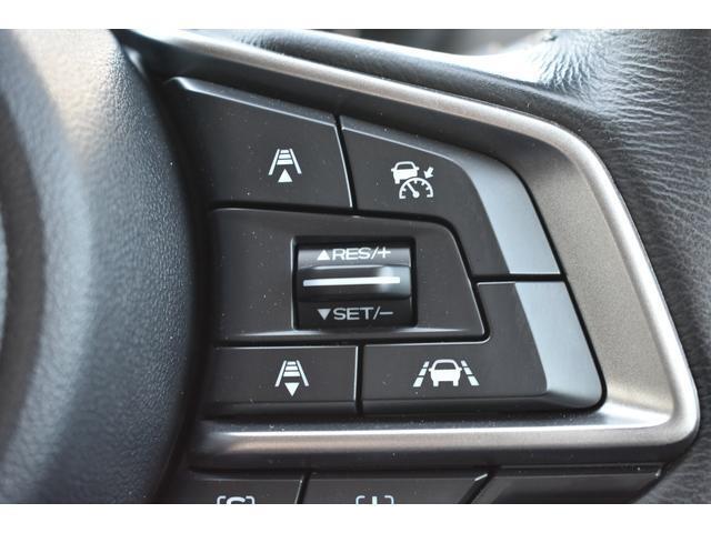 アイサイトの操作スイッチ。クルーズコントロールと連動し、前方車両についていくこともできます。