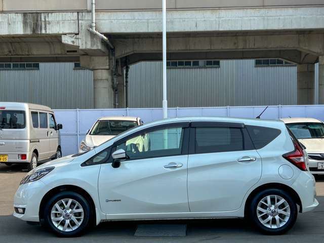 ご納車前のボディガラスコーティングやポリマーコーティングも専門の業者が常駐しておりクオリティの高いコーティングを低価格にてご提供しております♪下廻りの防錆塗装【鎧】も施行可能ですのでご相談下さい♪