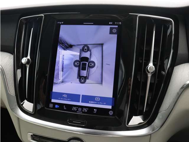 リアカメラによる後方の確認だけでなく、真上から見下ろすバードアイ映像を映し出す360度ビューカメラで、自車周辺の詳細な状況を確認できます。見通しが悪く狭い場所で車を取り回す際には心強い味方となります。