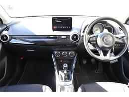 前席全体　目線も高く広い視界で安心して運転することができますね！