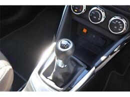 シフト操作がしやすく快適なドライブをお楽しみいただけます。