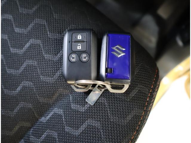 リモコンキーを取り出さなくてもエンジンのON/OFFやドアの開錠・施錠がスイッチ一つで行えるスマートキーです♪　スペアキーもあります。