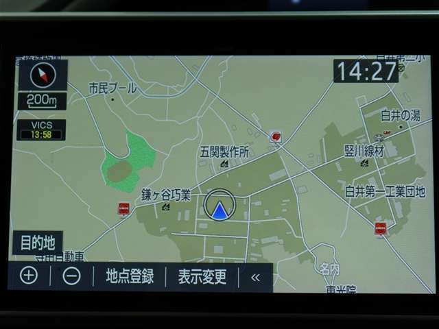 純正ナビを装備。タッチパネル式で使いやすく、お出かけもラクラクです。