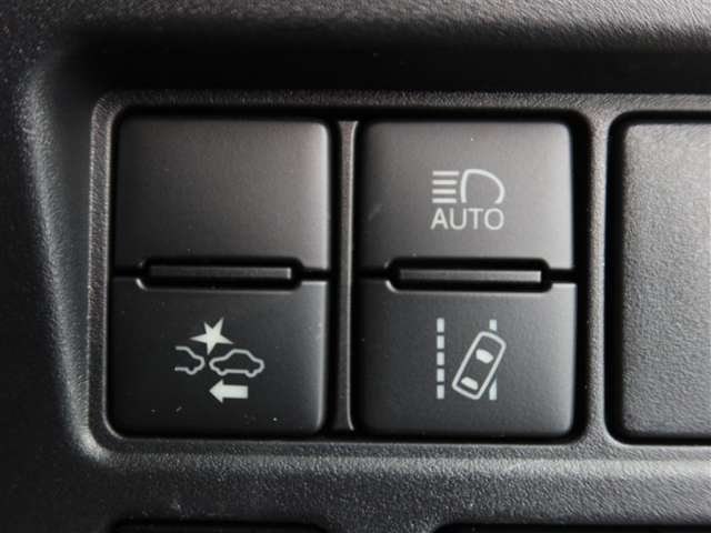 レーンディパーチャーアラートとは車線または走路からの逸脱の可能性を警告すると共に、車線または走路からの逸脱を避けるためのハンドル操作の一部を支援する機能です。詳細は販売店スタッフまでおたずねください。