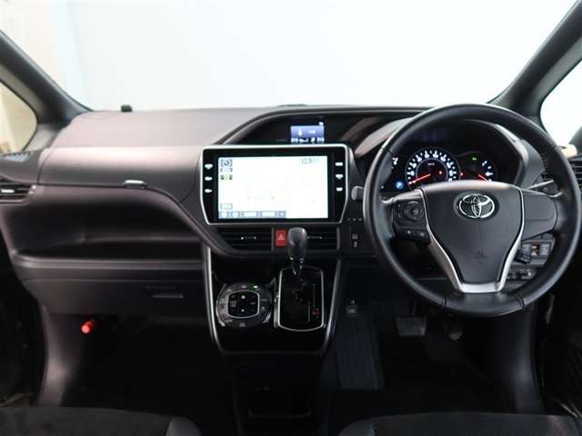 見通しのよいすっきりとした視界で、誰でも運転しやすいです。運転のしやすさは疲れにくさにも繋がりますよ♪