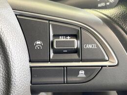 【アダプティブクルーズコントロール】高速道路での長距離走行が楽に！！自動で速度を保つクルーズコントロールが、衝突軽減システムと連携し、前方の車両を感知して車間を保つように速度調節してくれます！！