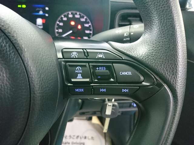 ★全車速追従機能付ACC★走行中に先行車の様子を検知しながら、設定した速度の範囲内で先行車との距離のキープを支援します。長距離運転中の渋滞なども快適に運転できます。