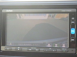 ★バックモニター搭載★ バック時目視しにくいクルマの周囲をカメラで映し出し、安全・安心駐車をサポート♪バックの苦手な方も後ろがハッキリ見えるので安心です☆