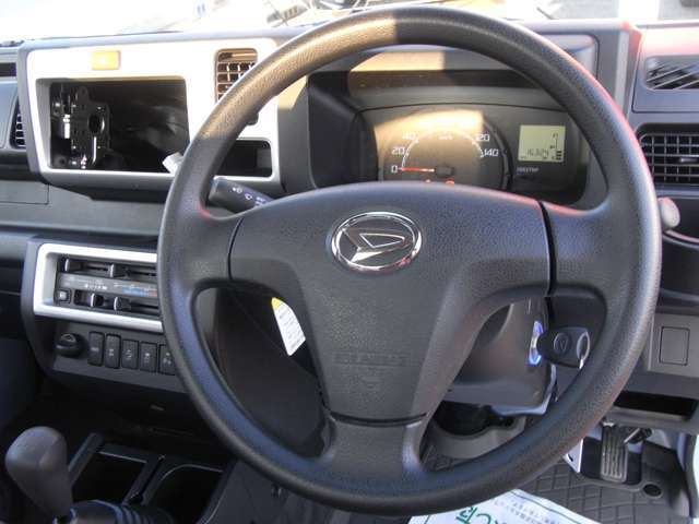 全国販売可能です。日産の整備士が車検整備や法定点検を行っておりますので安心してお乗りいただけます。ワイド保証はございませんが、新車保証継承により整備は全国の日産系ディーラーで受けていただけます。