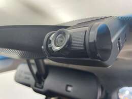 【ドライブレコーダー】映像・音声などの運転中の記録を残します。事故などを起こした起こされた時の証拠になりえますので、もしも時でも安心ですね。