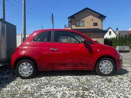 フィアットの最大の魅力であるエクステリアデザイン。丸みのあるシルエットがとてもかわいらしいです。