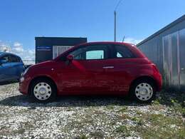 フィアットの最大の魅力であるエクステリアデザイン。丸みのあるシルエットがとてもかわいらしいです。