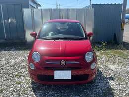 ボディカラーは【パソドブレレッド】イタリアの車らしいポップな色です。