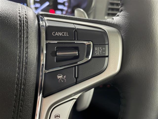 【レーダークルーズコントロール（ACC）[全車速追従機能付]】設定した車速を上限に、先行車の加減速に合わせて車間を保ちます！機能には限界があるためご注意ください。