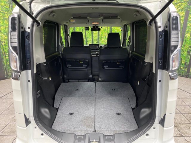 普段のお買い物や通勤、送迎等に十分な荷室スペースを確保しております。セカンドシートを倒すと、大きな荷物の積載も可能です♪