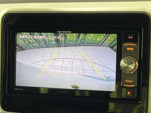 【バックカメラ】駐車時に後方がリアルタイム映像で確認できます。大型商業施設や立体駐車場での駐車時や、夜間のバック時に大活躍！運転スキルに関わらず、今や必須となった装備のひとつです！