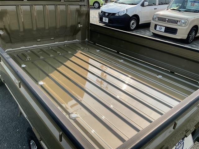 荷物が沢山詰める大きな荷室です。