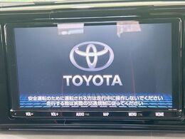 【純正9型ナビ】人気の純正ナビを装備しております。ナビの使いやすさはもちろん、オーディオ機能も充実！キャンプや旅行はもちろん、通勤や買い物など普段のドライブも楽しくなるはず♪