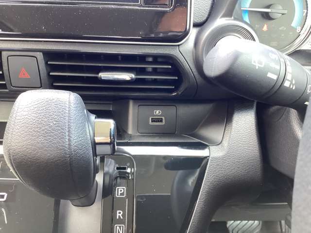 USB電源ソケットを装備。