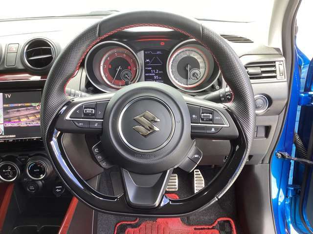 ハンドルを眺めていると運転したい気持ちが高まってくる！