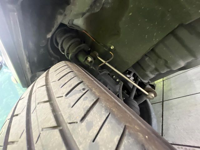 お車を安心してお乗りいただく為には、足回りの定期点検が欠かせません。サービスサポート（有償保証）では無料点検もご提供しており、安心のカーライフをお過ごしいただけるサポート体制が整っています。